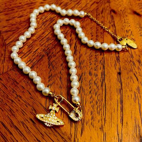 Vivienne Westwood Lucrece Pearl Necklace - Picture 1 of 2